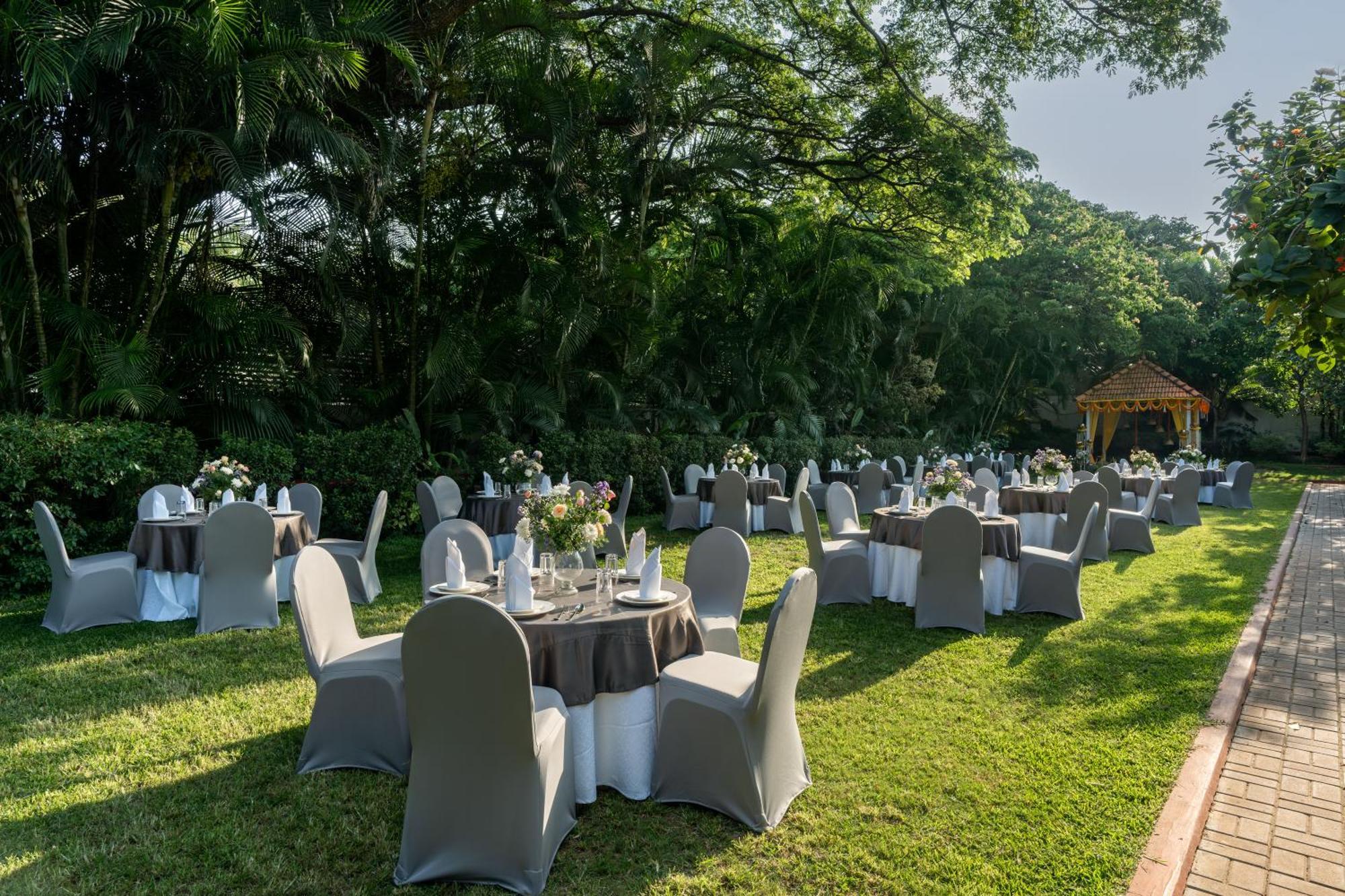 Southern Star,Mysore Exterior photo The lawn at the Taj Bengal